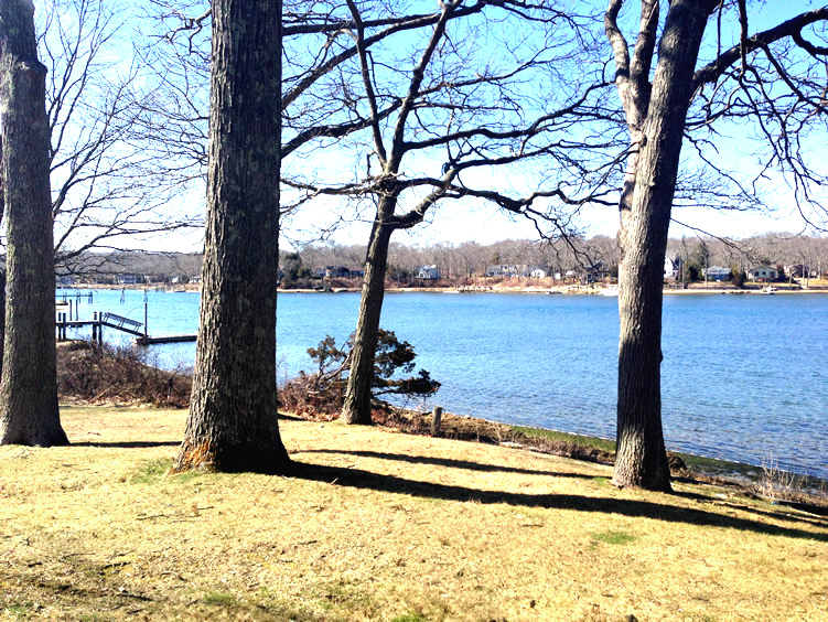 Cutchogue, North Fork Waterfront Vacation Home